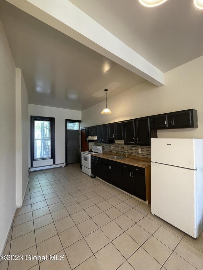 125 Grand St Unit 3 - 4