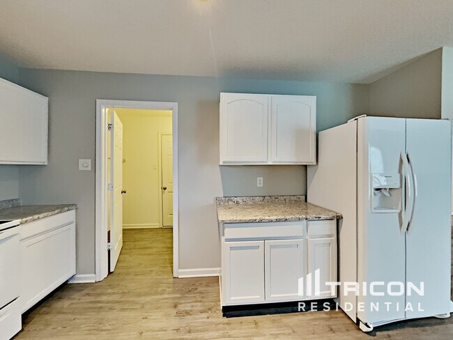 Building Photo - 2035 Southernwood Ln
