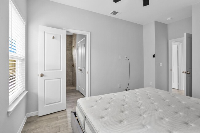 Building Photo - 16694 E Juneau St