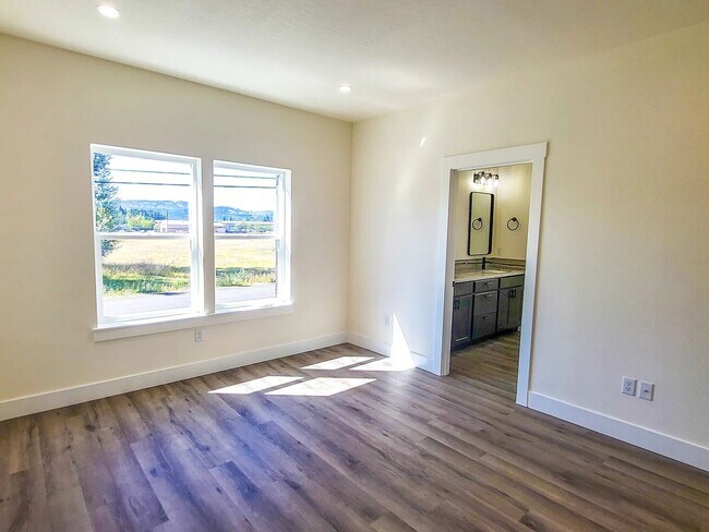 Building Photo - 135 Sweet Ln