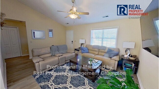 Foto del edificio - Updated 3 BD/2 BA Plus Office with Attache...