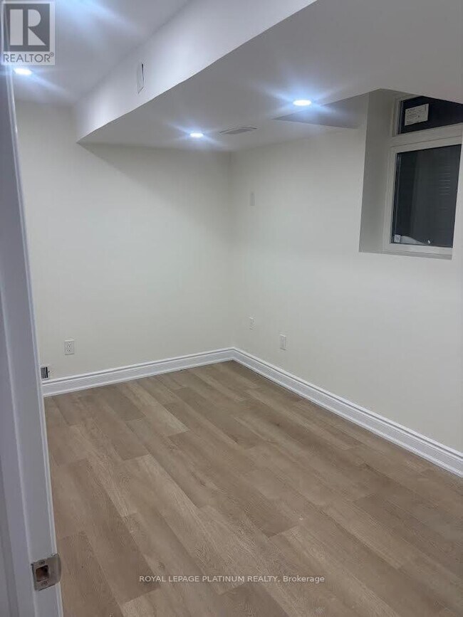 Building Photo - 50 Harbourtown Crescent