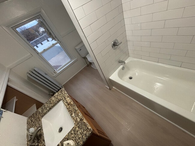 Building Photo - 609 Main St