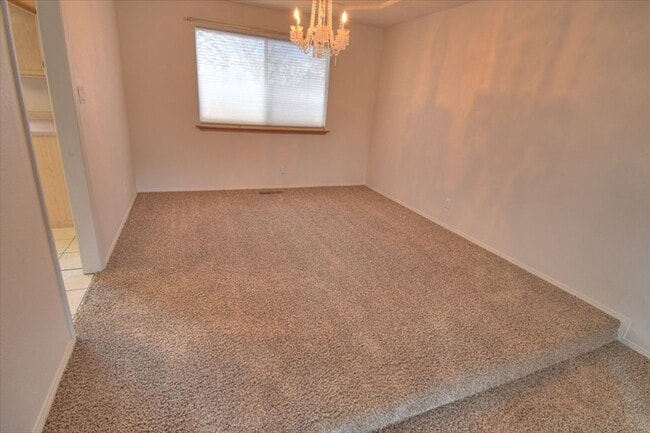 Building Photo - 4BD/3BA Available for Move In! Northeast Heights