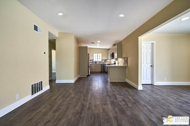 Building Photo - 51311 Avenida Velasco