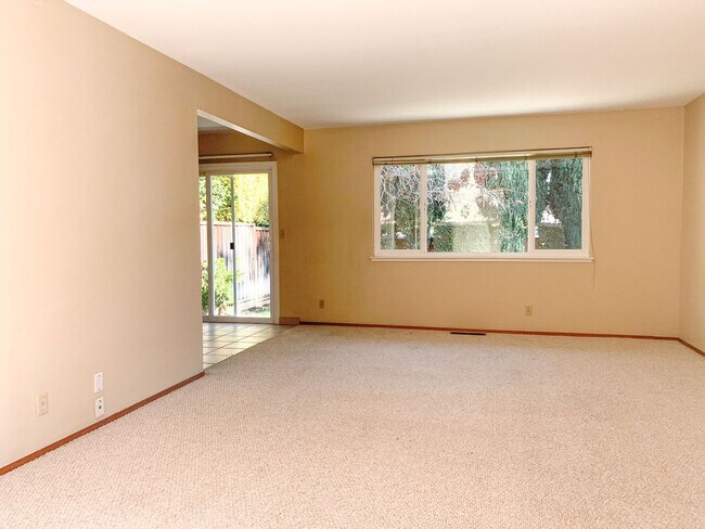 Foto del edificio - Comfortable Single-Level Living in a Prime Los Gatos Location