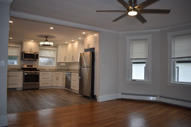 Building Photo - 283 Sutton St