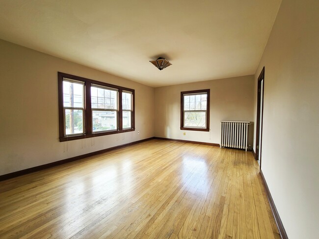 Building Photo - 956 10th Avenue East, Unit 201