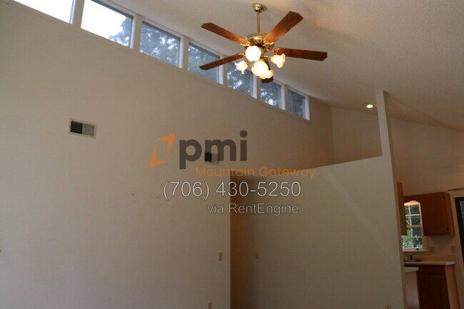 Foto del edificio - 48 Primrose Dr