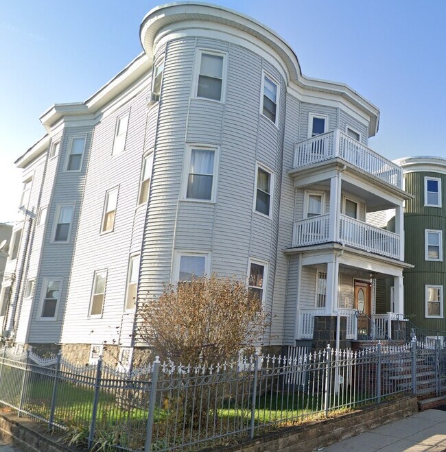 Building Photo - 31 Topliff St