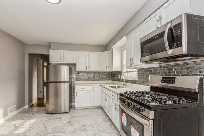 Building Photo - 516 Forsythe Ave (3)