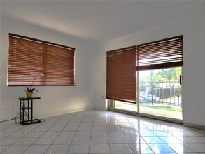 Building Photo - 1225 NE 124th St