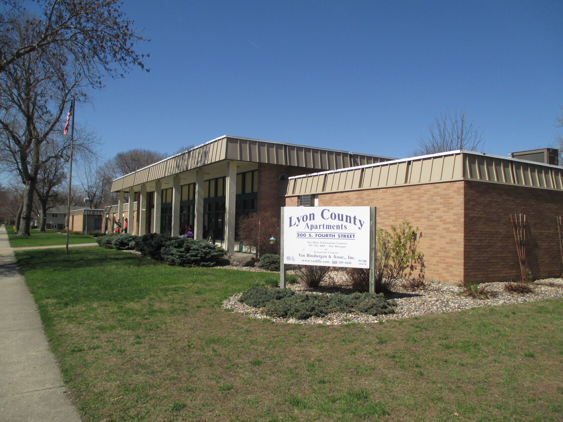 Exterior del condado de Lyon - Lyon County Apartments