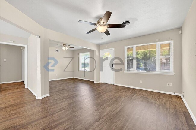 Foto del edificio - 2539 Hillsboro Ave