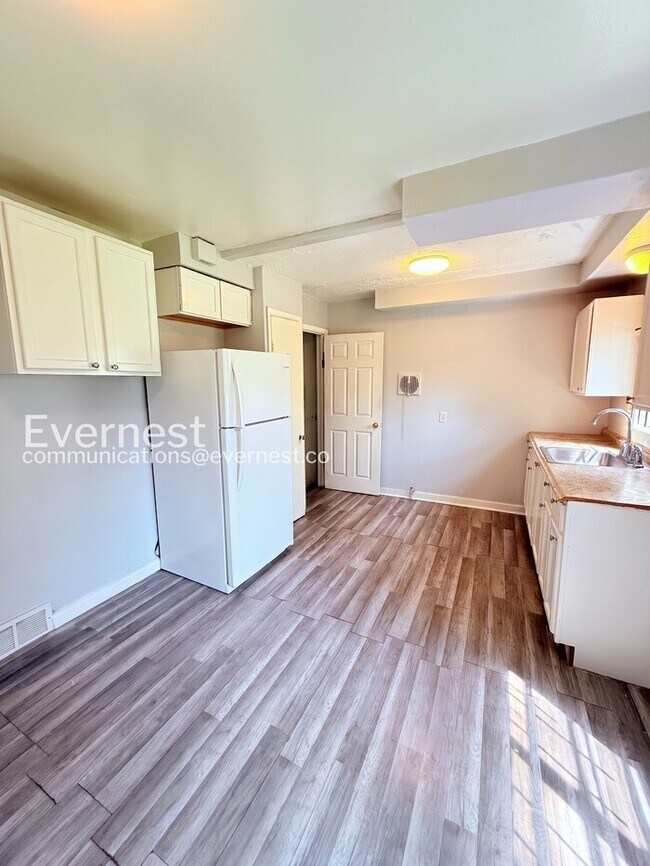Foto del edificio - 15380 Meyers Rd