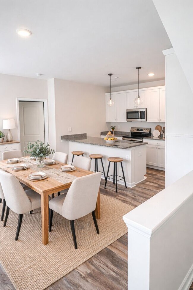 Foto del edificio - Bright 3BR 2.5BA Home w/ Full Appliance Kitchen • Garage Parking in Mooresville