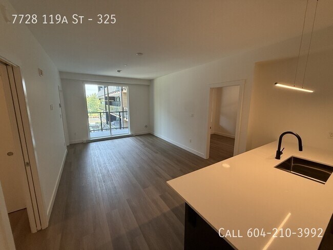 Building Photo - Bright 2 Bed Plus Junior Bedroom Condo