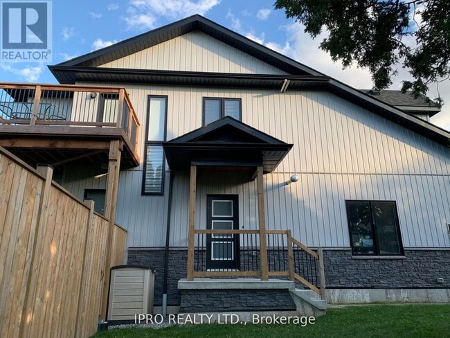 Building Photo - 5557 Eighth Line
