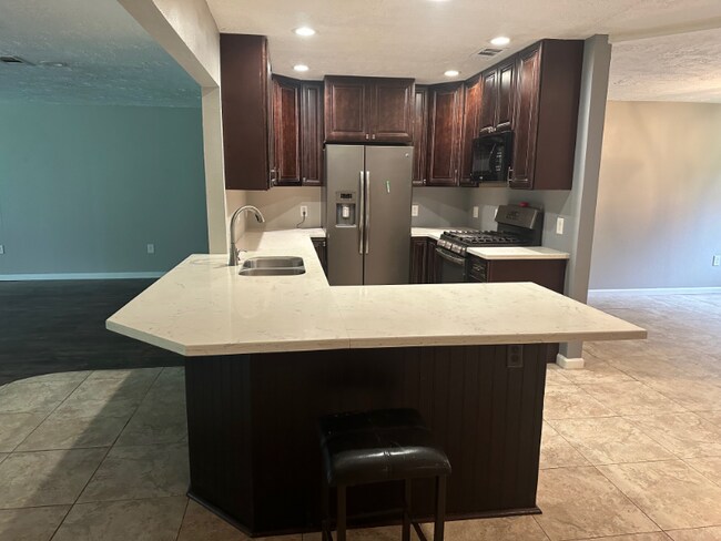 Building Photo - 710 Riverview Dr