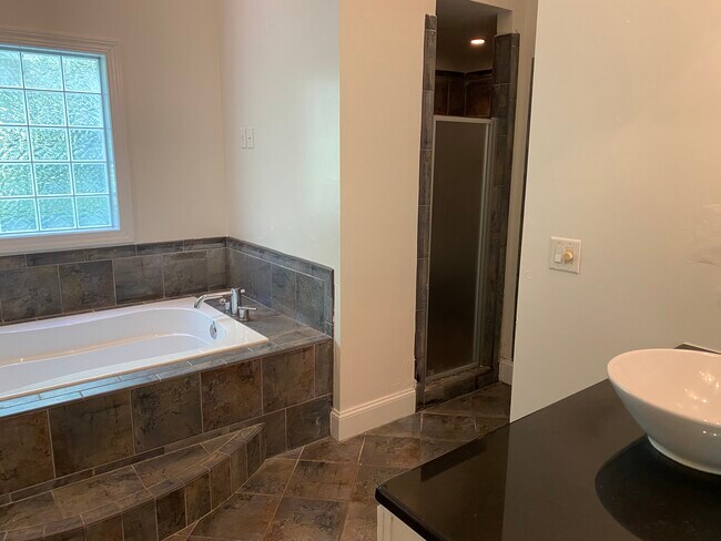 Foto del edificio - 3900 Lassiter Mill Rd