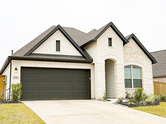 Foto del edificio - 42504 Rustico Rd