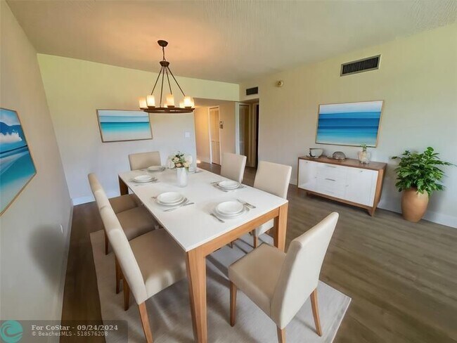 Foto del edificio - 802 Cypress Grove Ln