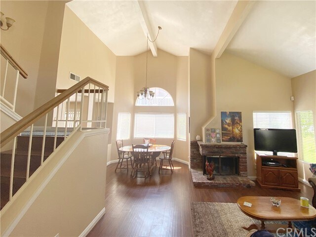Foto del edificio - 9085 Stone Canyon Rd