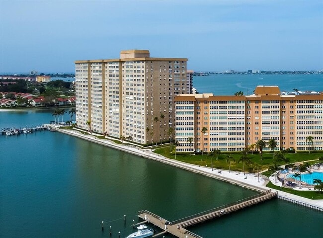 Foto del edificio - 5200 Brittany Dr S