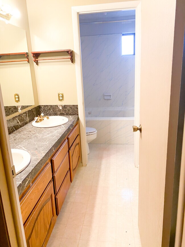 Foto del edificio - 700 N 700 E