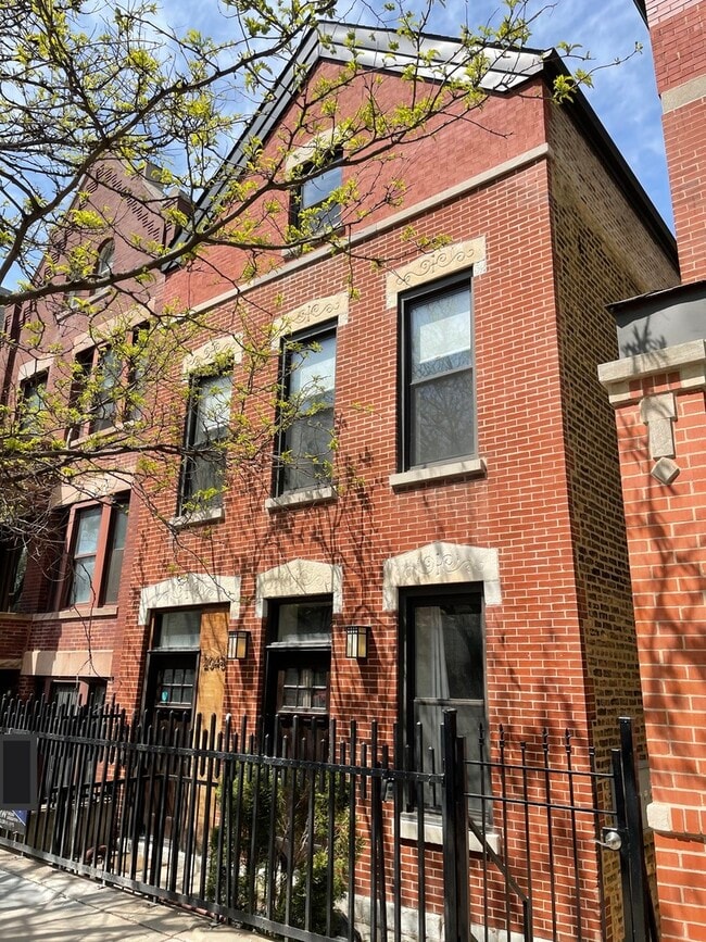 Building Photo - 2048 W Webster Ave