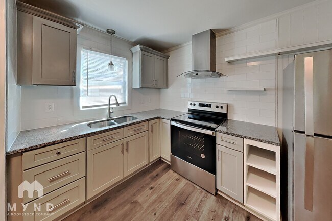 Foto del edificio - 6143 Castle Ct
