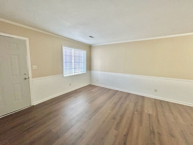 Foto del edificio - THREE BEDROOM/TWO BATH SOUTH HUNTSVILLE!