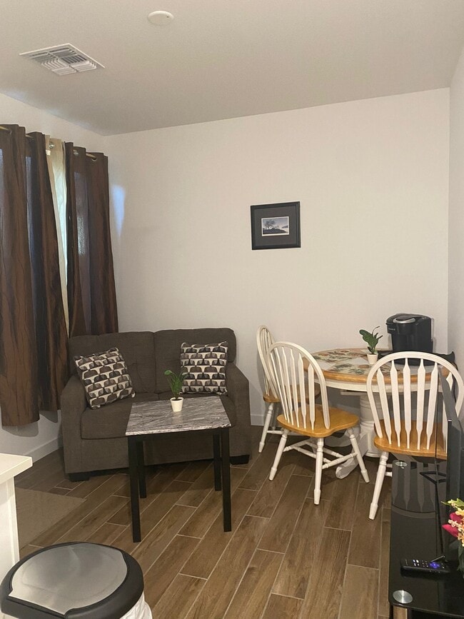 Foto del edificio - 17439 W Fulton St