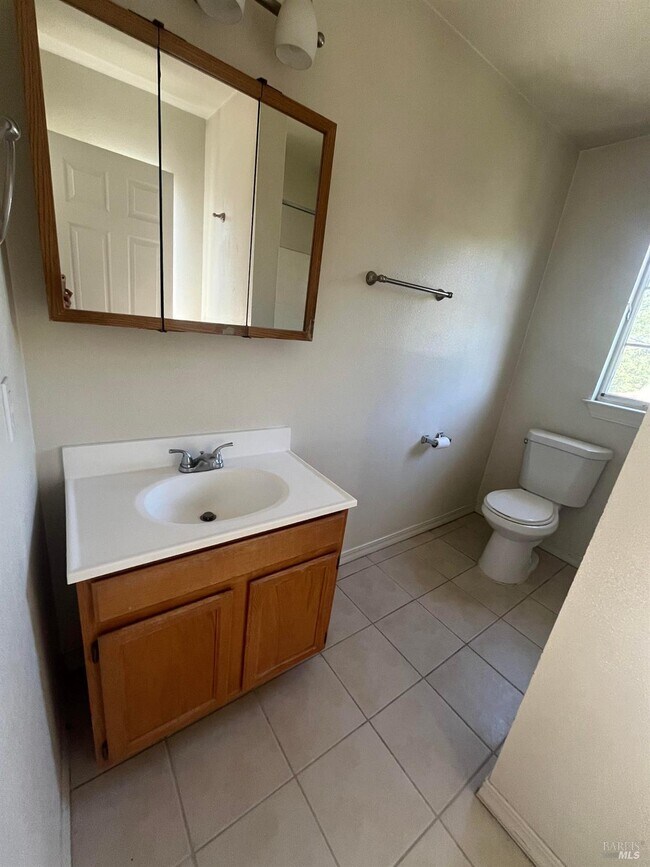 Foto del edificio - 160 E J St