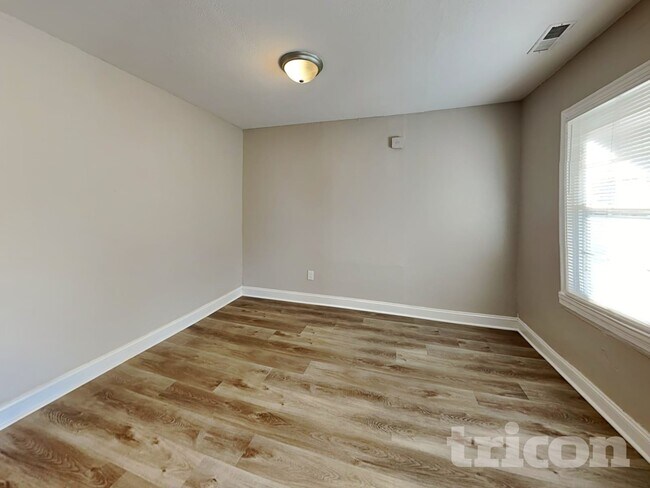 Building Photo - 2801 Attaberry Dr