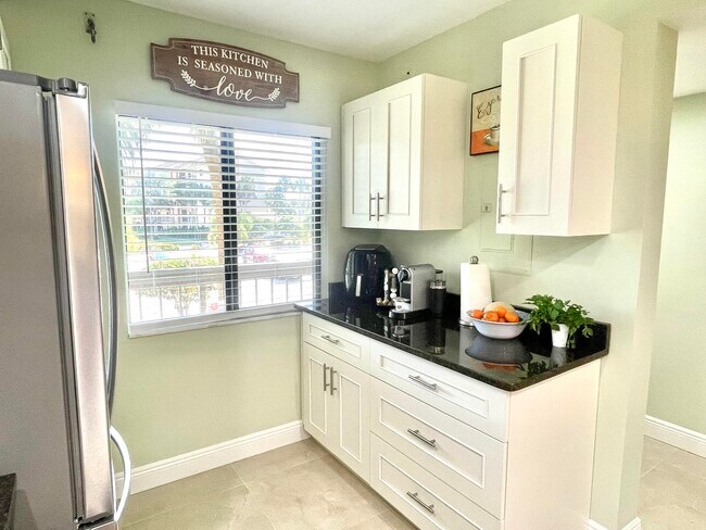 Foto del edificio - 1701 Marina Isle Way