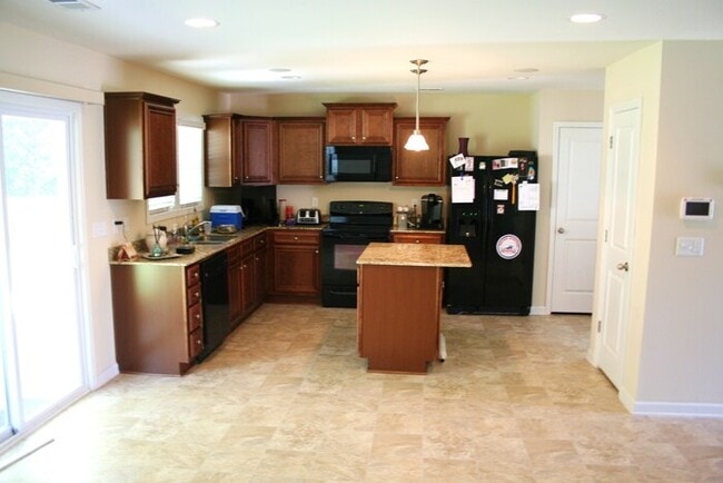 Foto del edificio - 4 bedroom cul de sac lot