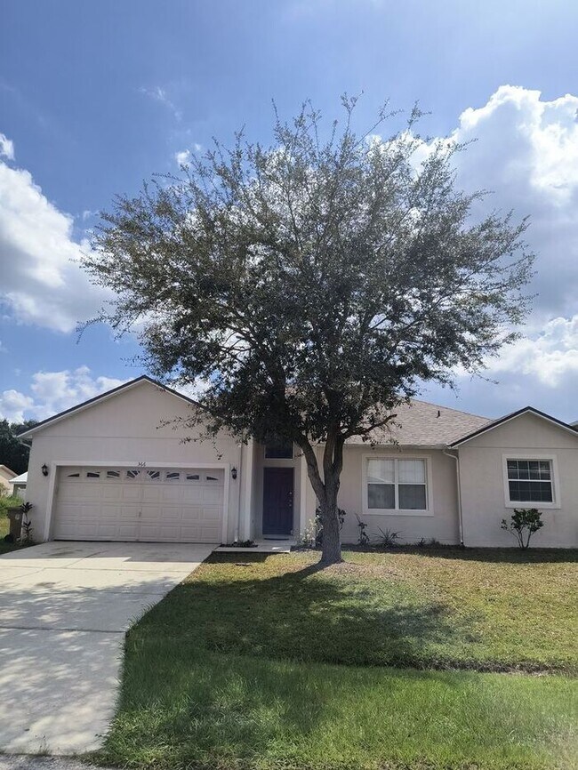 Foto del edificio - Single Family Home in Poinciana - FREE RENT!!!