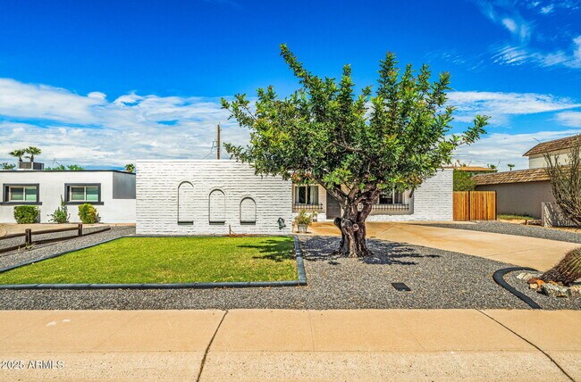 Foto del edificio - 8326 E Crestwood Way