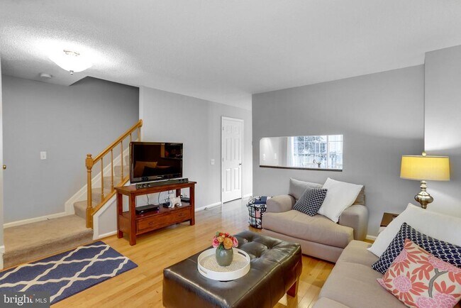 Building Photo - 6520 Old Carriage Way