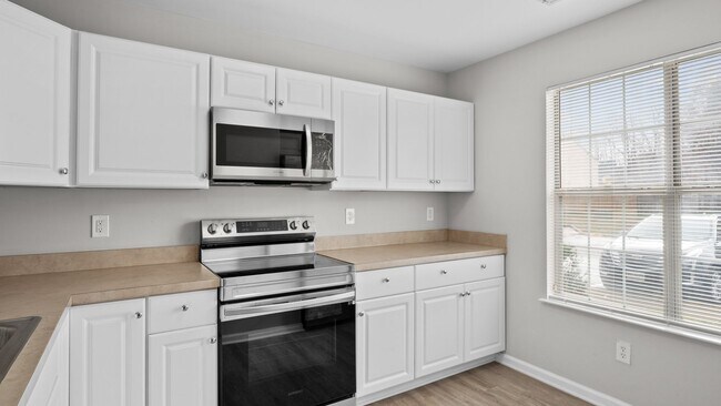 Foto del edificio - Updated Townhome in Newport News