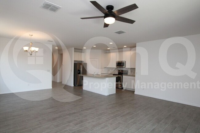 Foto del edificio - 24215 W Gross Ave