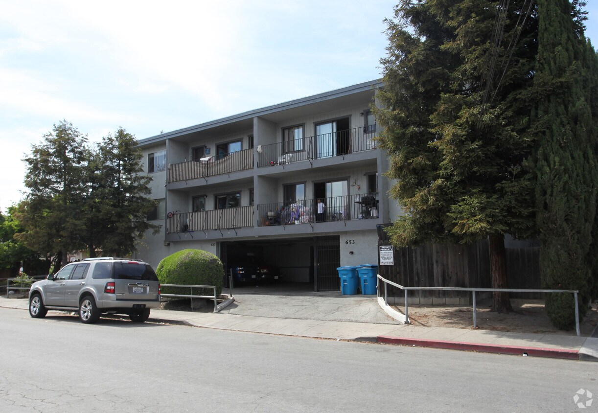 Foto del edificio - 653 Hampshire Ave