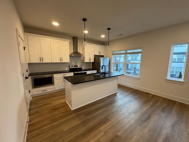 Building Photo - End unit overlooking courtyard, new townhome in gated community, pet friendly, 2 car garage