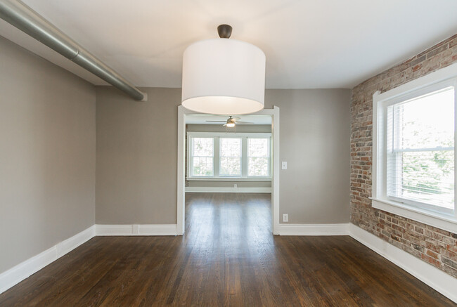 Building Photo - 4305/07 Gillham