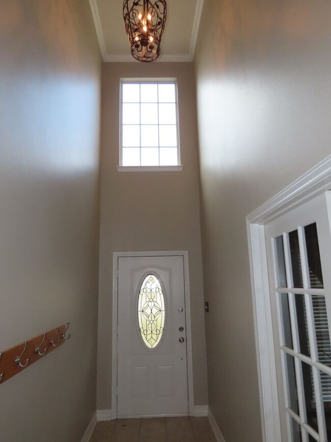 Building Photo - Stunning 3 Bedroom, 2 Story w/Bonus Room in South Tyler!