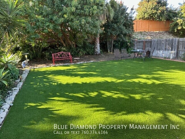 Foto del edificio - 1615 Peacock Blvd