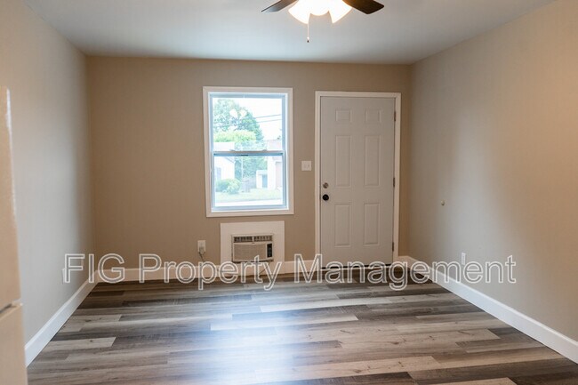 Foto del edificio - 2311 Holbrook Dr