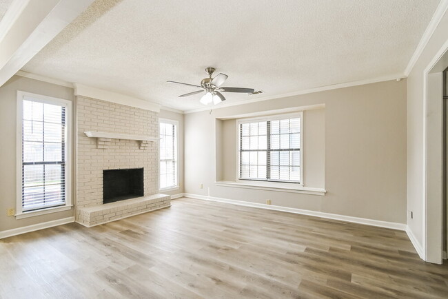 Building Photo - 7786 Hickory Meadow Rd