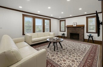 Building Photo - 56 Edgecliff Rd